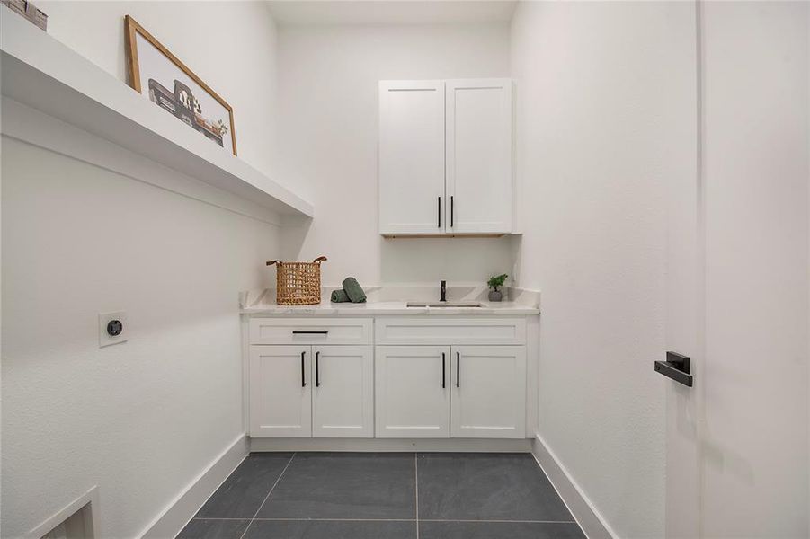 Furnished interior view inside a new home in , Dallas (Image 14).