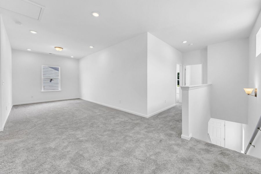 Spacious, unfurnished interior of a new home in The Oaks, Clarksville (Image 20).