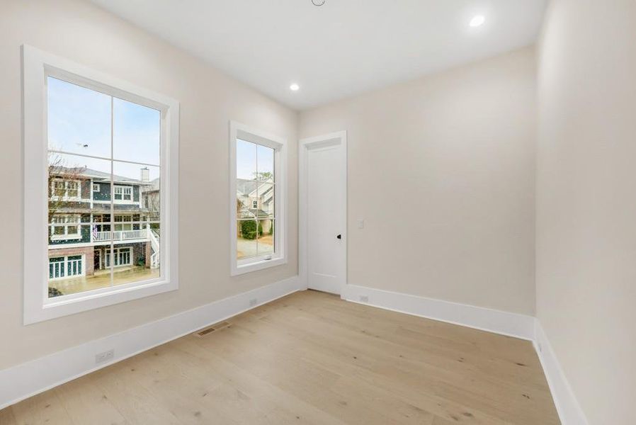 Spacious, unfurnished interior of a new home in , Atlanta (Image 19).