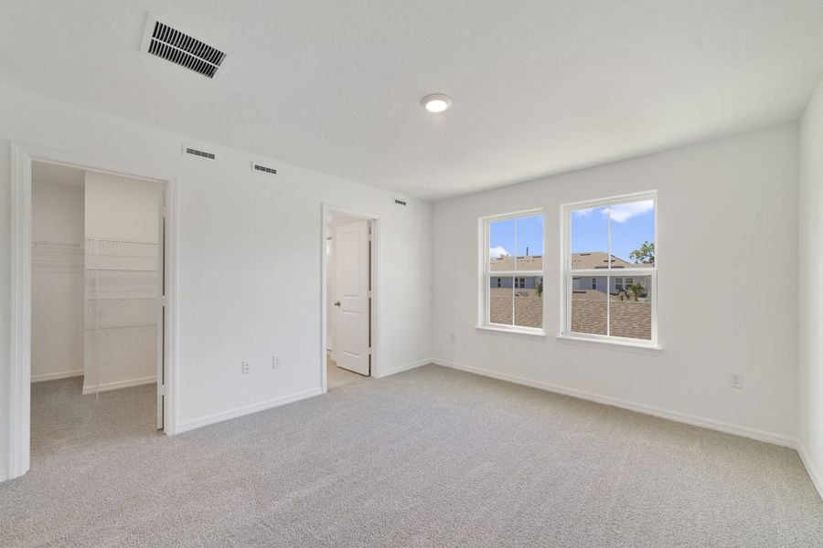Spacious, unfurnished interior of a new home in Aulin Square, Oviedo (Image 23).
