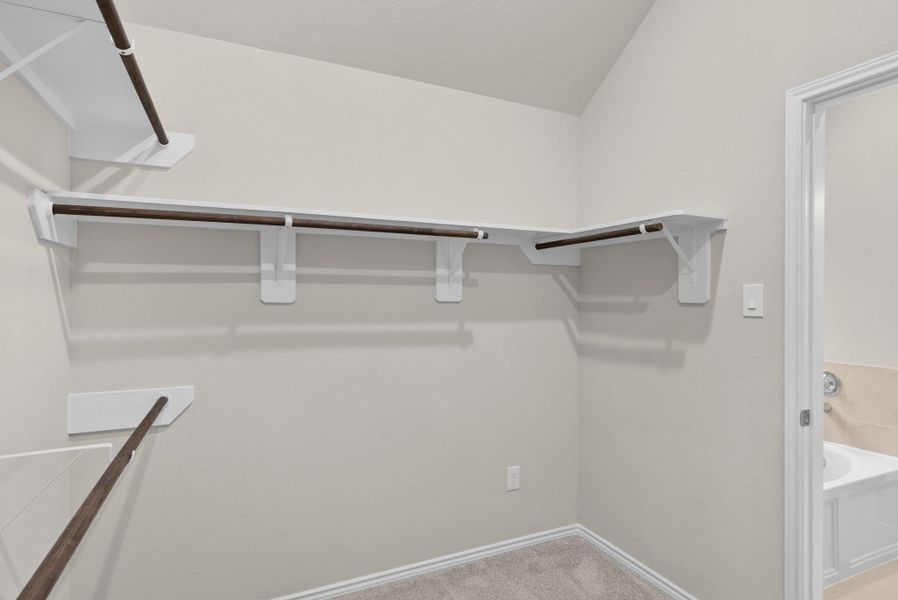 Spacious, unfurnished interior of a new home in The Highlands 45', Porter (Image 25).