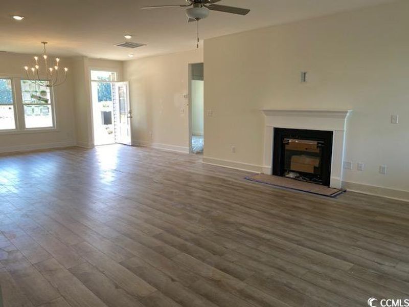 Spacious, unfurnished interior of a new home in Oak Hollow, Longs (Image 13).