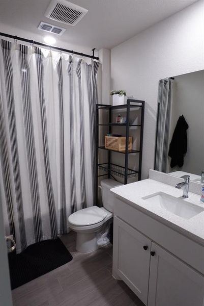 Bathroom 2 (full bath)