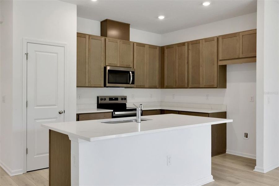 Furnished interior view inside a new home in Seaport Village, Tavares (Image 10).