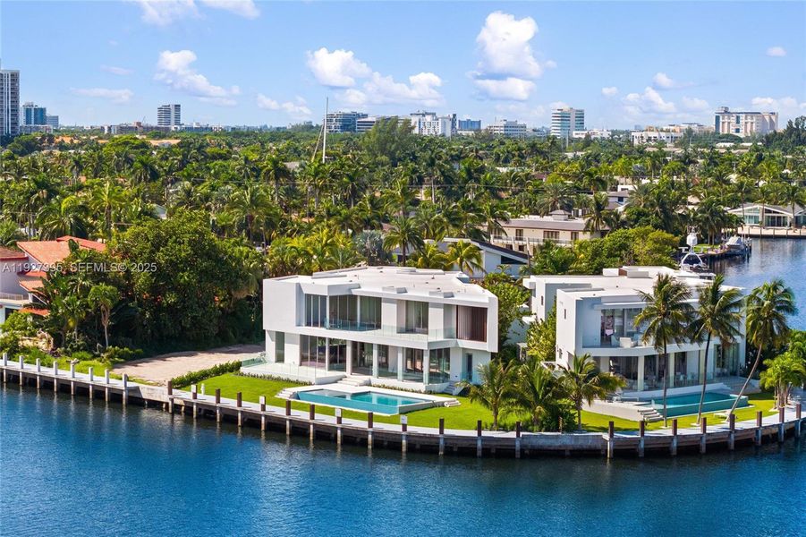 Condo located in Hallandale Beach, FL showcasing its design and architecture (Image 12).