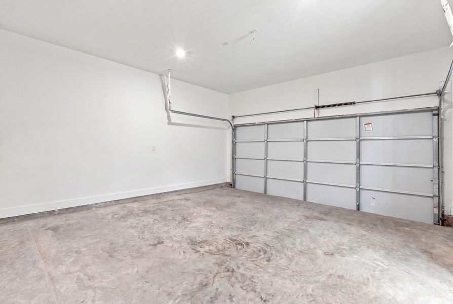 Spacious, unfurnished interior of a new home in , Houston (Image 29).