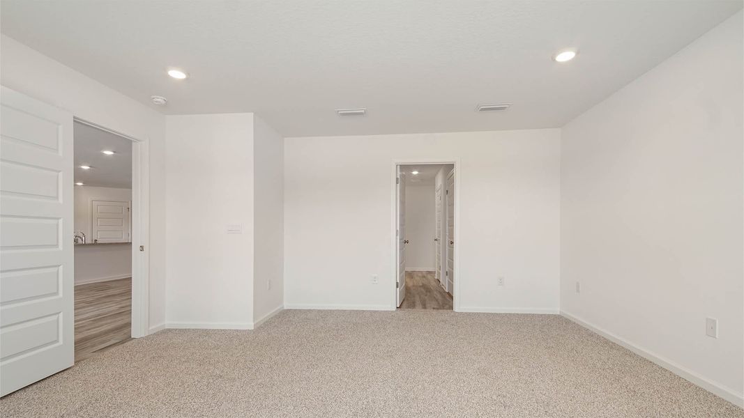 Representative unfurnished interior of a home built from the Ryder by D.R. Horton in Ashton Park Phase III, Freeport (Image 20).