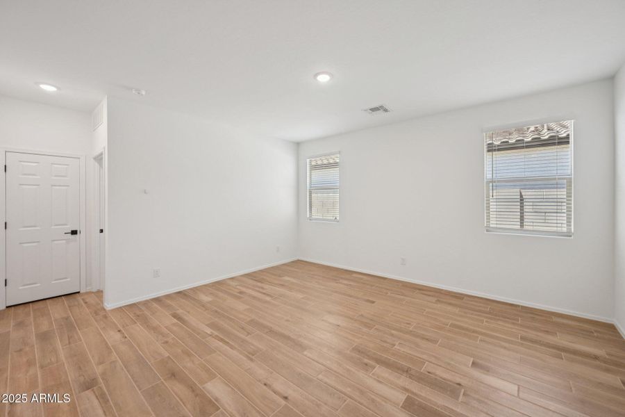 21-web-or-mls-W Bowker St-S2607-021