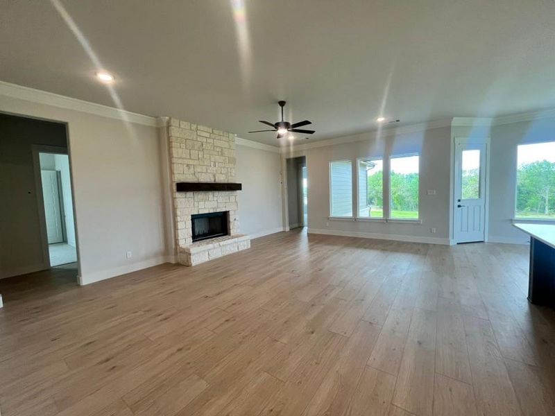Spacious, unfurnished interior of a new home in Eagle Ridge Estates, Weatherford (Image 11).