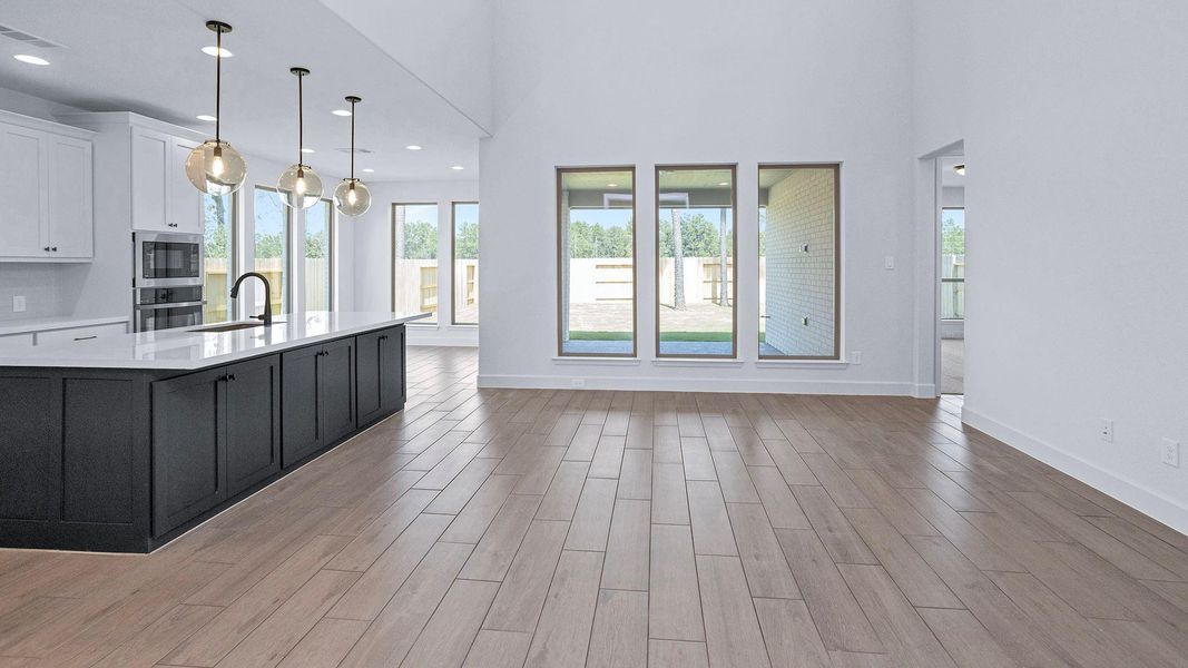 Spacious, unfurnished interior of a new home in Evergreen 50', Conroe (Image 9).