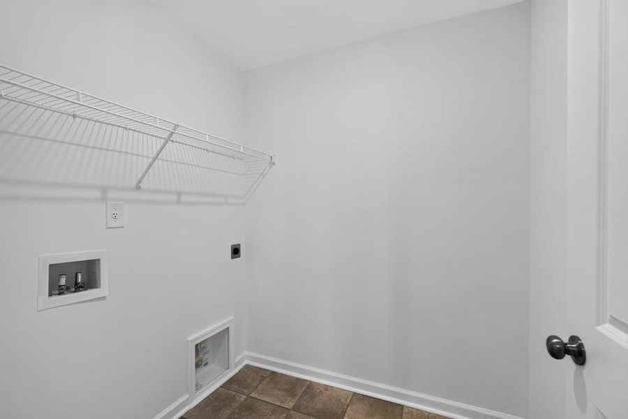 Spacious, unfurnished interior of a new home in Rosewood Farm, Lawrenceville (Image 43).