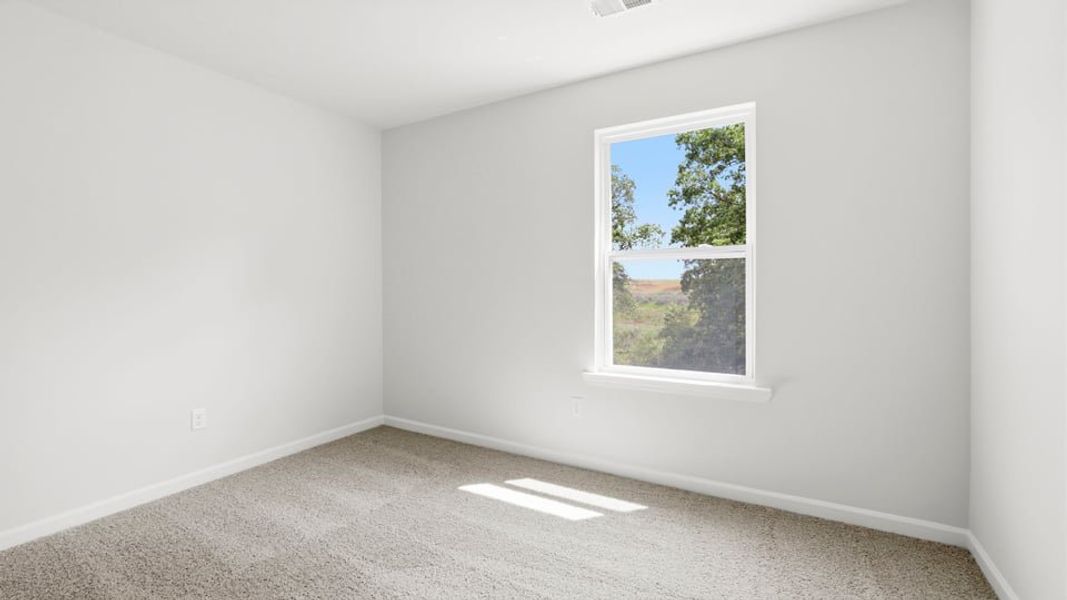 Spacious, unfurnished interior of a new home in Woodglen, Piedmont (Image 27).