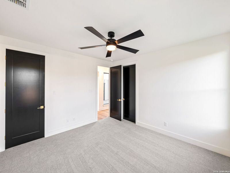 Spacious, unfurnished interior of a new home in , San Antonio (Image 38).
