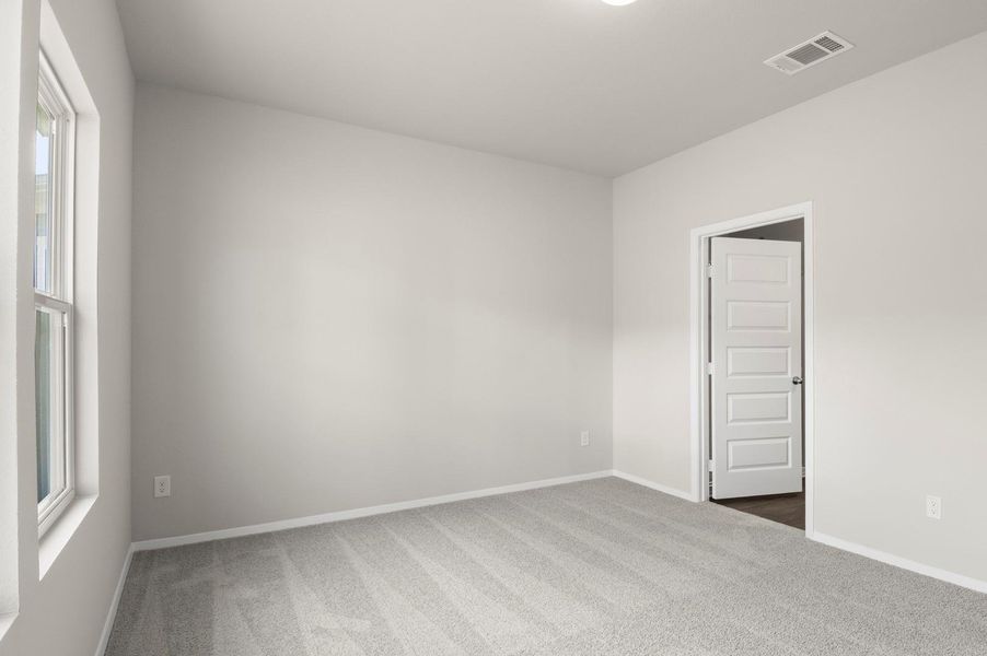 Spacious, unfurnished interior of a new home in Cloverleaf, Austin (Image 15).