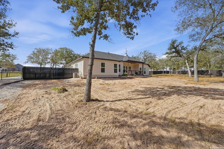 Exterior details and patio area of a home in , La Vernia (Image 20).