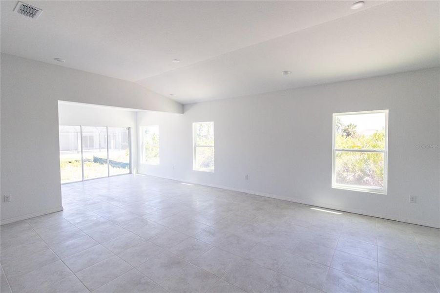 Spacious, unfurnished interior of a new home in , Rotonda West (Image 13).