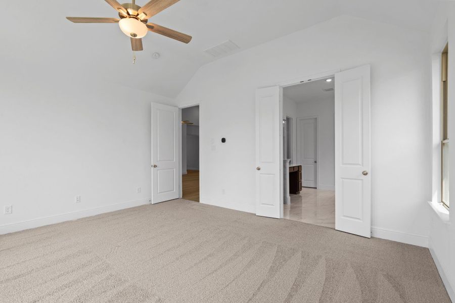 Spacious, unfurnished interior of a new home in Coastal Point, League City (Image 25).