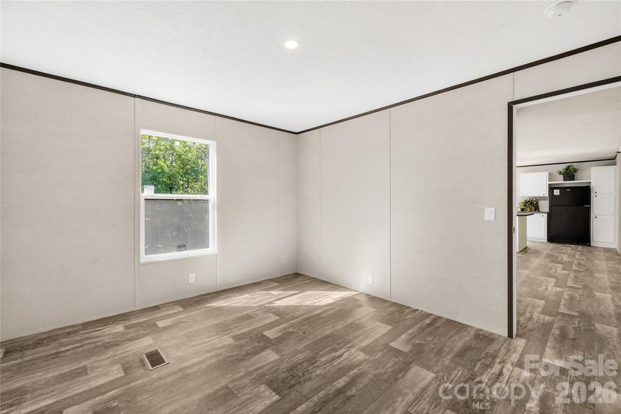 Spacious, unfurnished interior of a new home in , Thurmond (Image 13).