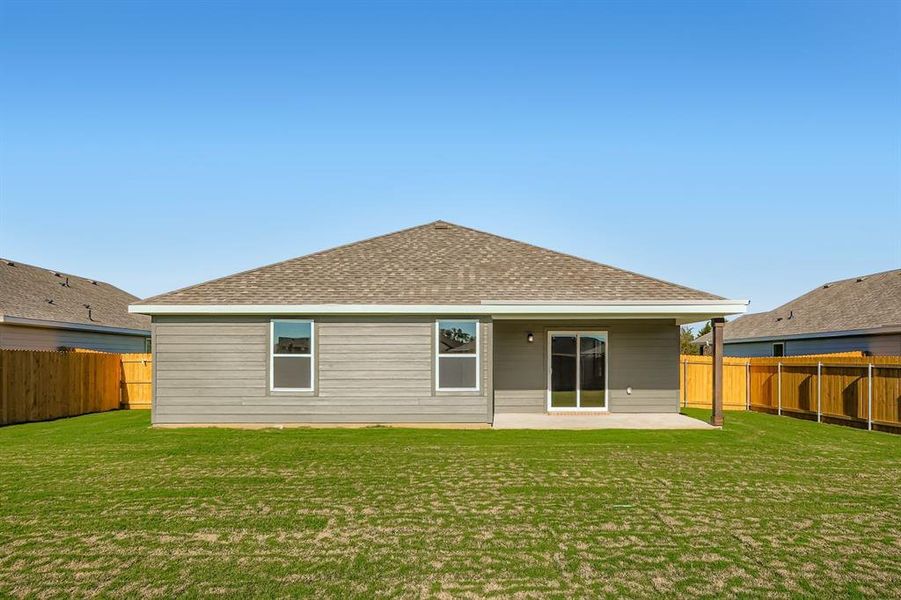 Exterior details and patio area of a home in Middlefield Village, Dallas (Image 21).