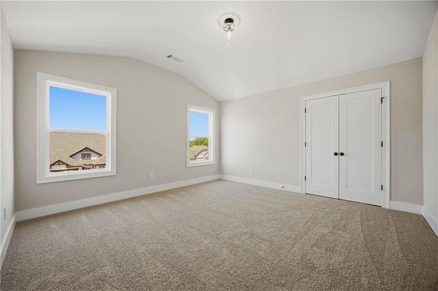 Spacious, unfurnished interior of a new home in Yellowstone Farms, Cumming (Image 36).