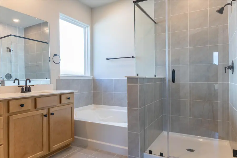 Furnished interior view inside a new home in La Segarra 40', Brookshire (Image 13).