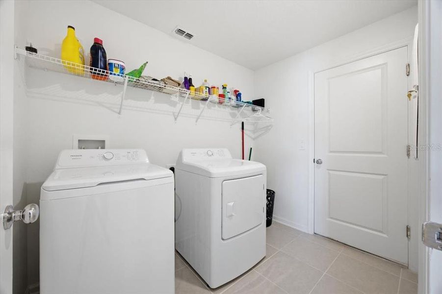 Furnished interior view inside a new home in Hunt Club Groves, Lake Wales (Image 8).