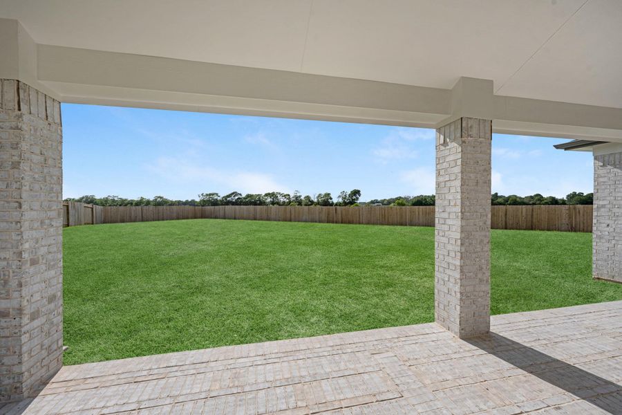 Exterior details and patio area of a home in Briarwood Crossing, Rosenberg (Image 3).