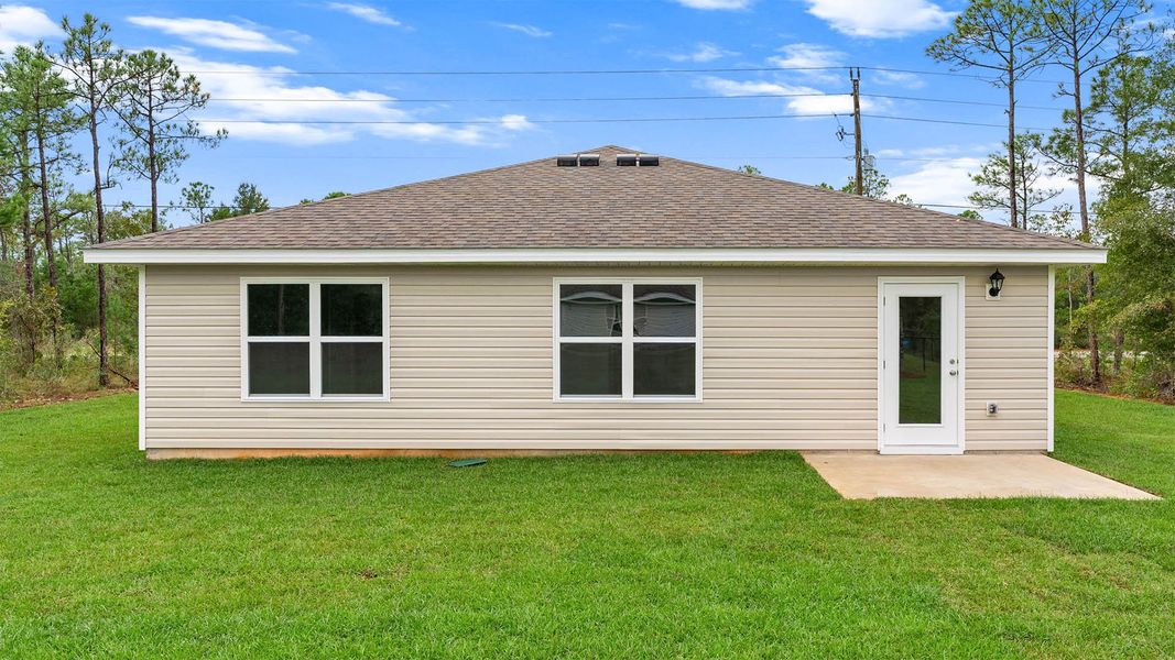 Exterior details and patio area of a home in Sunny Hills, Chipley (Image 2).