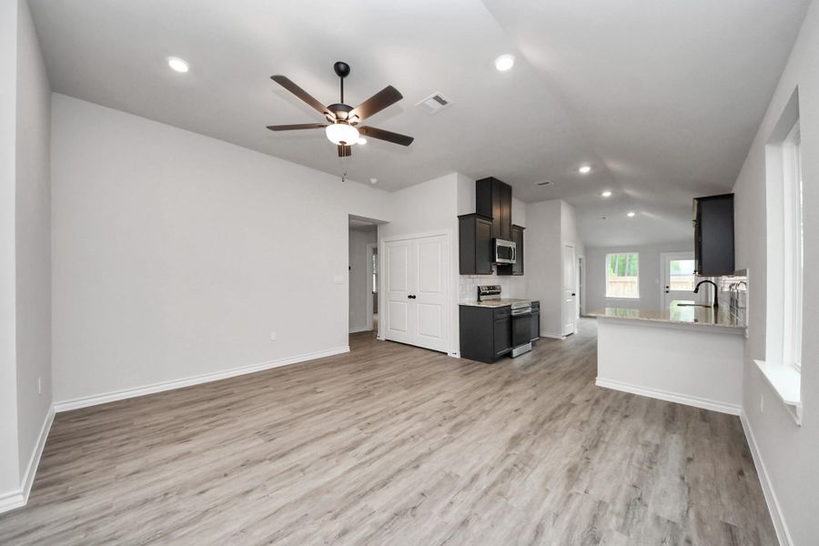 Spacious, unfurnished interior of a new home in The Enclave at Spring Branch, Montgomery (Image 27). Spacious, unfurnished interior of a new home in The Enclave at Spring Branch, Montgomery (Image 27).