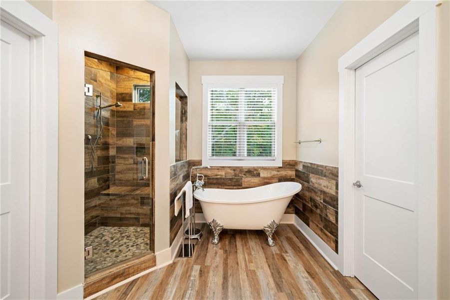 Furnished interior view inside a new home in , Waleska (Image 17).