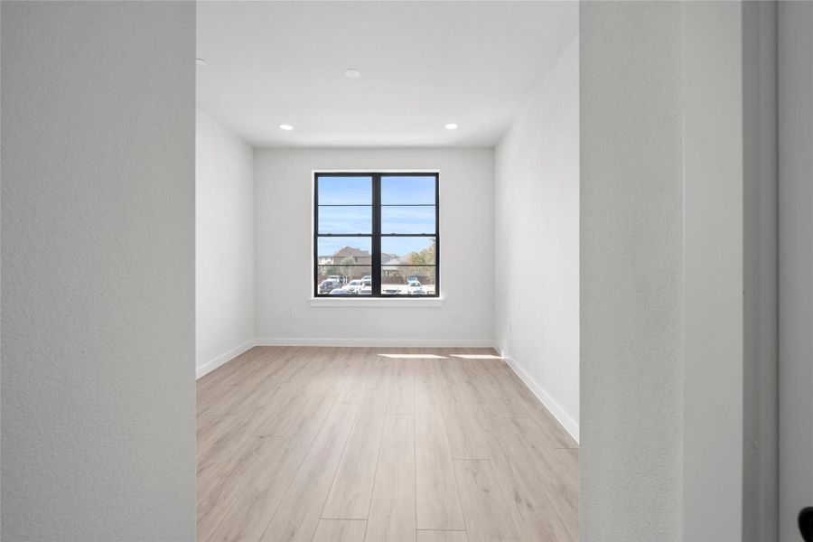 Spacious, unfurnished interior of a new home in Dovetail, New Braunfels (Image 14).