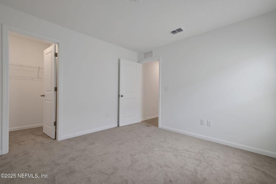 Spacious, unfurnished interior of a new home in Bellbrooke, Jacksonville (Image 25).
