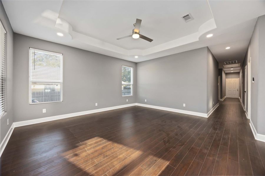 Spacious, unfurnished interior of a new home in , Houston (Image 20).