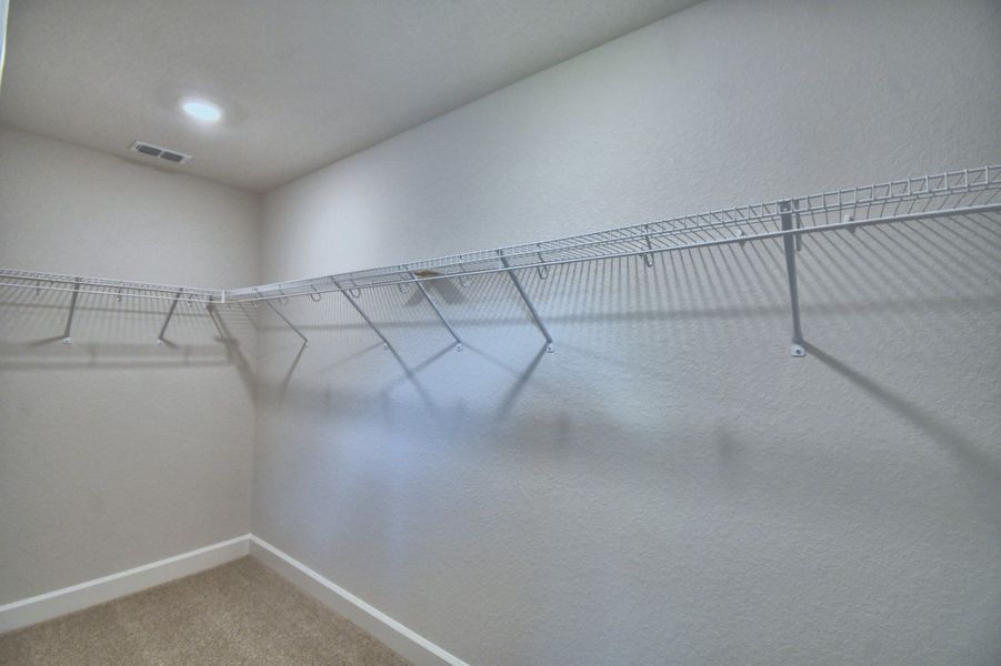 Spacious, unfurnished interior of a new home in Villamar, Winter Haven (Image 27).