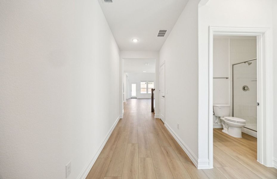 Spacious, unfurnished interior of a new home in Spiritas Ranch, Little Elm (Image 14).