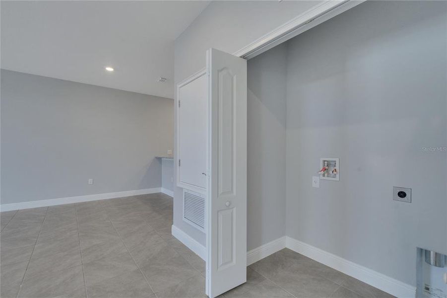 Spacious, unfurnished interior of a new home in , Kissimmee (Image 12).