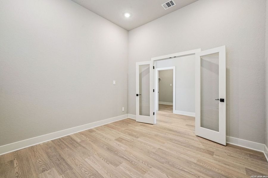Spacious, unfurnished interior of a new home in Estancia Ranch - Classic Series, San Antonio (Image 19).