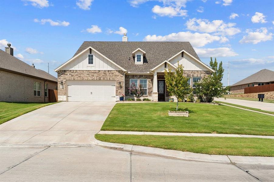 Front exterior of a new home in , Weatherford, TX, highlighting curb appeal (Image 20).
