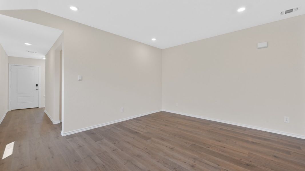 Spacious, unfurnished interior of a new home in Blaire Lake, Tyler (Image 15).