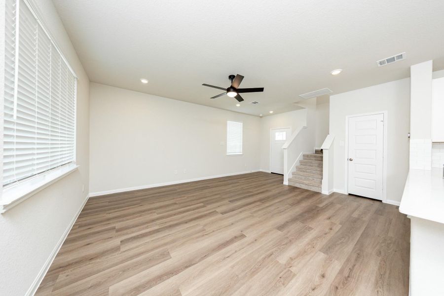 Spacious, unfurnished interior of a new home in River's Edge, Conroe (Image 17).