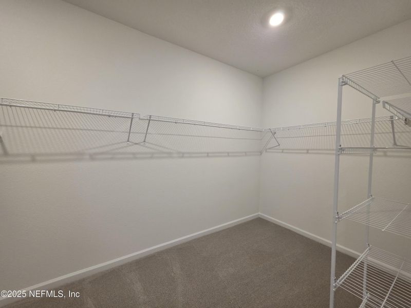 Spacious, unfurnished interior of a new home in Hyland Trail, Green Cove Springs (Image 48).