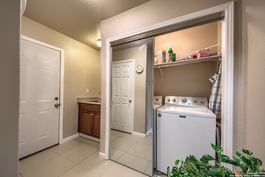 Furnished interior view inside a new home in , La Vernia (Image 3).