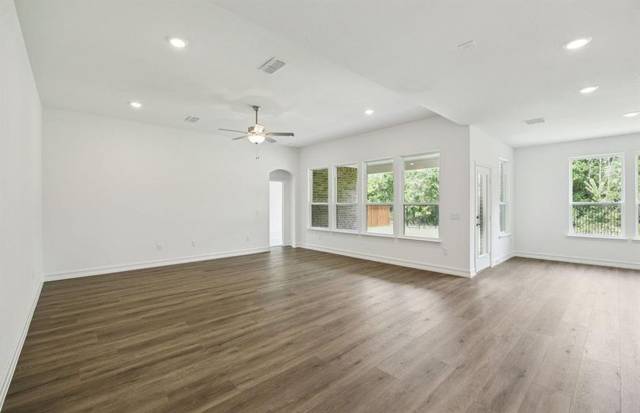 Airy gathering room Airy gathering room