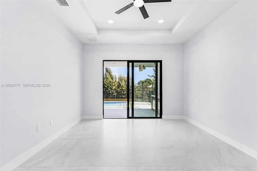 Spacious, unfurnished interior of a new home in , Cape Coral (Image 23).