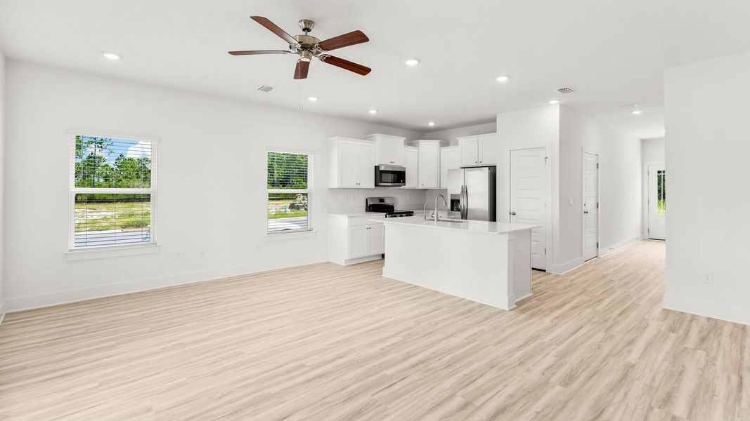 Spacious, unfurnished interior of a new home in Hawks Landing Townhomes, Santa Rosa Beach (Image 20).