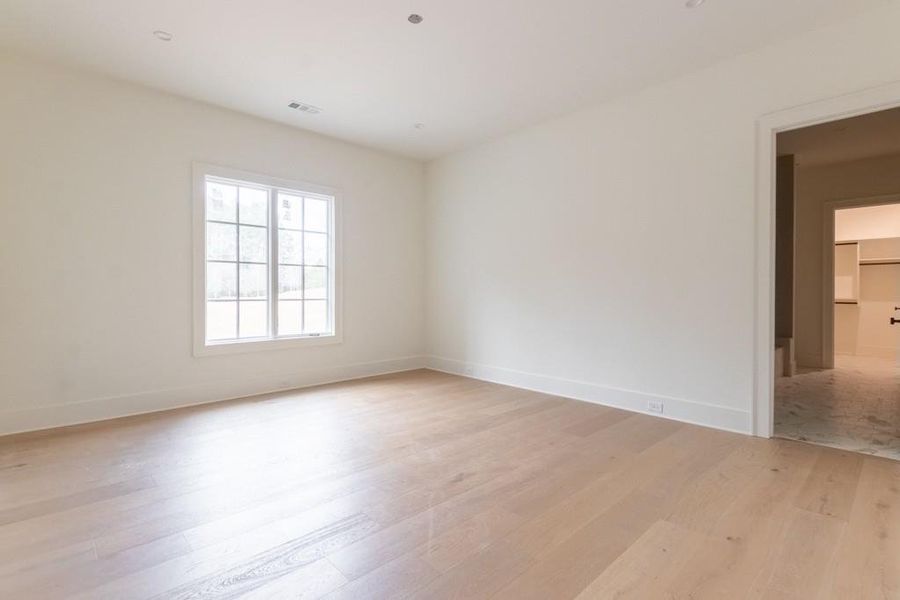 Spacious, unfurnished interior of a new home in , Milton (Image 30).