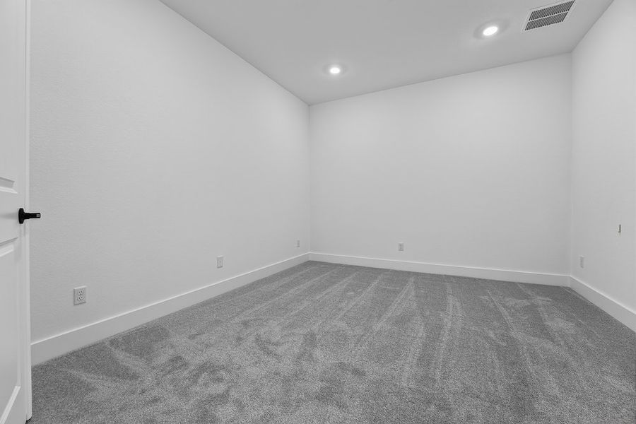 Spacious, unfurnished interior of a new home in Santa Rita Ranch, Liberty Hill (Image 29).