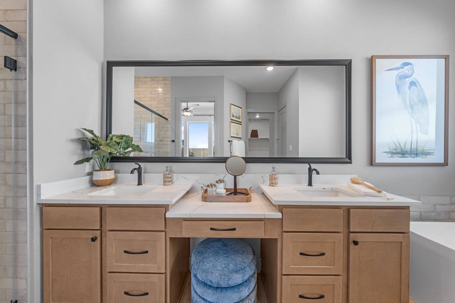 Furnished interior view inside a new home in Beacon Point, Texas City (Image 73).