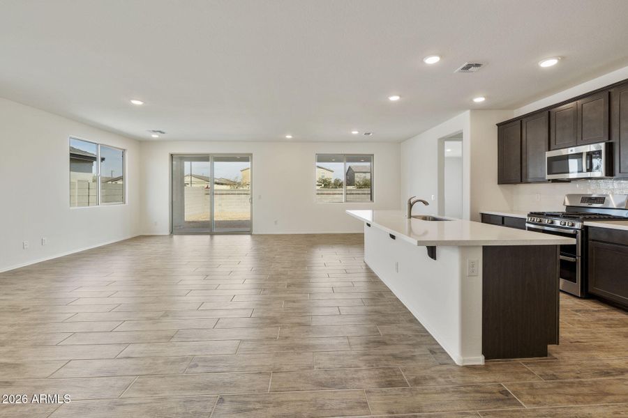 KITCHEN / GREAT ROOM