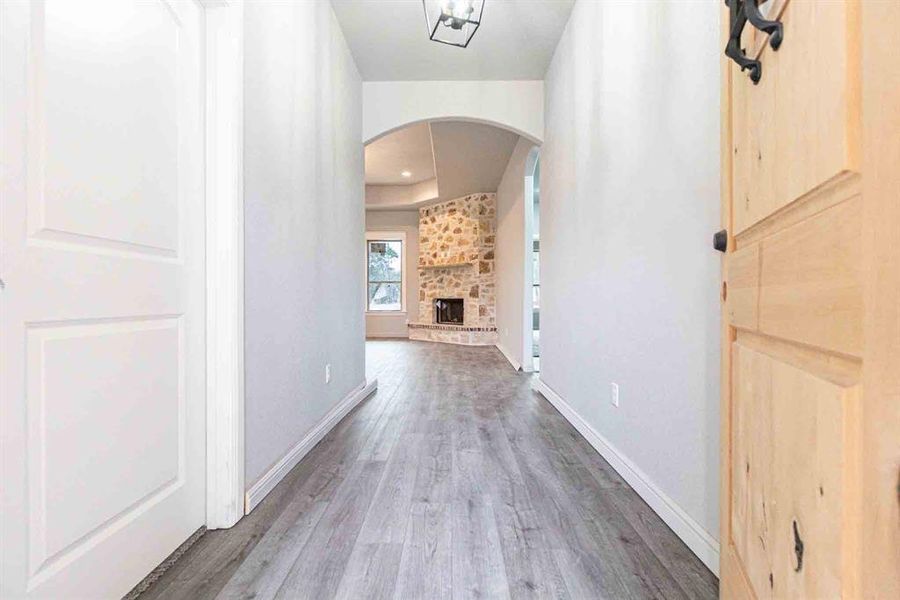 Spacious, unfurnished interior of a new home in , Granbury (Image 17).